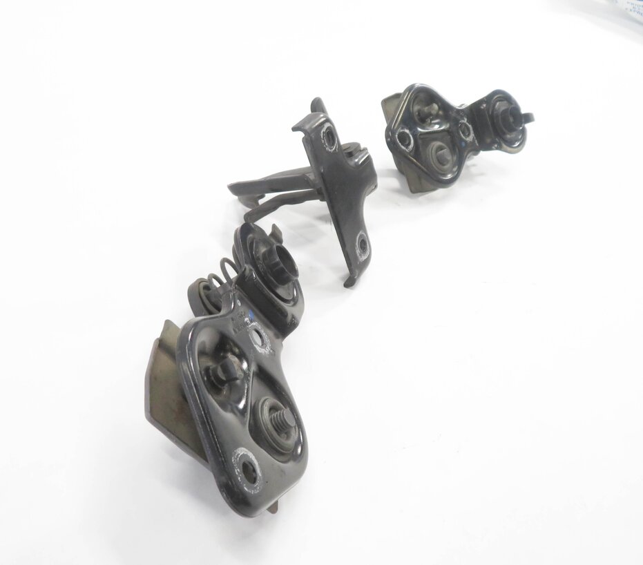 Thumbnail 4: 2008 MERCEDES CLS63 AMG (C219) FRONT HOOD SAFETY LATCH STRIKER LATCH SET-3