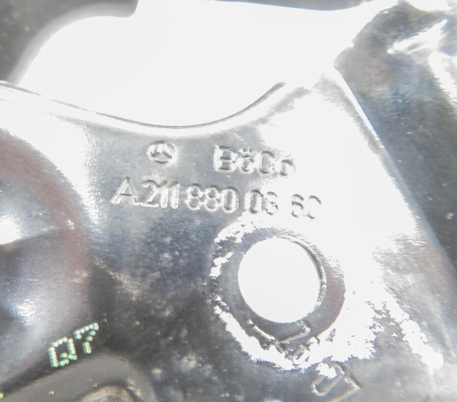 Thumbnail 8: 2008 MERCEDES CLS63 AMG (C219) FRONT HOOD SAFETY LATCH STRIKER LATCH SET-3