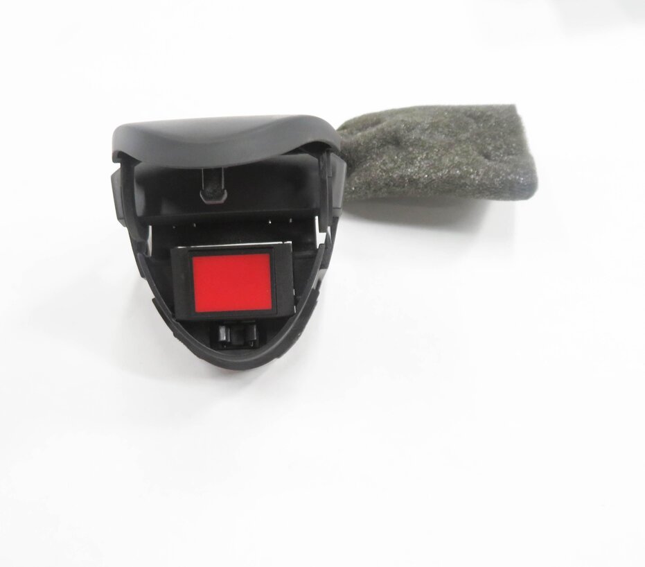 Thumbnail 2: 2008 MERCEDES CLS63 AMG (C219) SOS SWITCH BUTTON