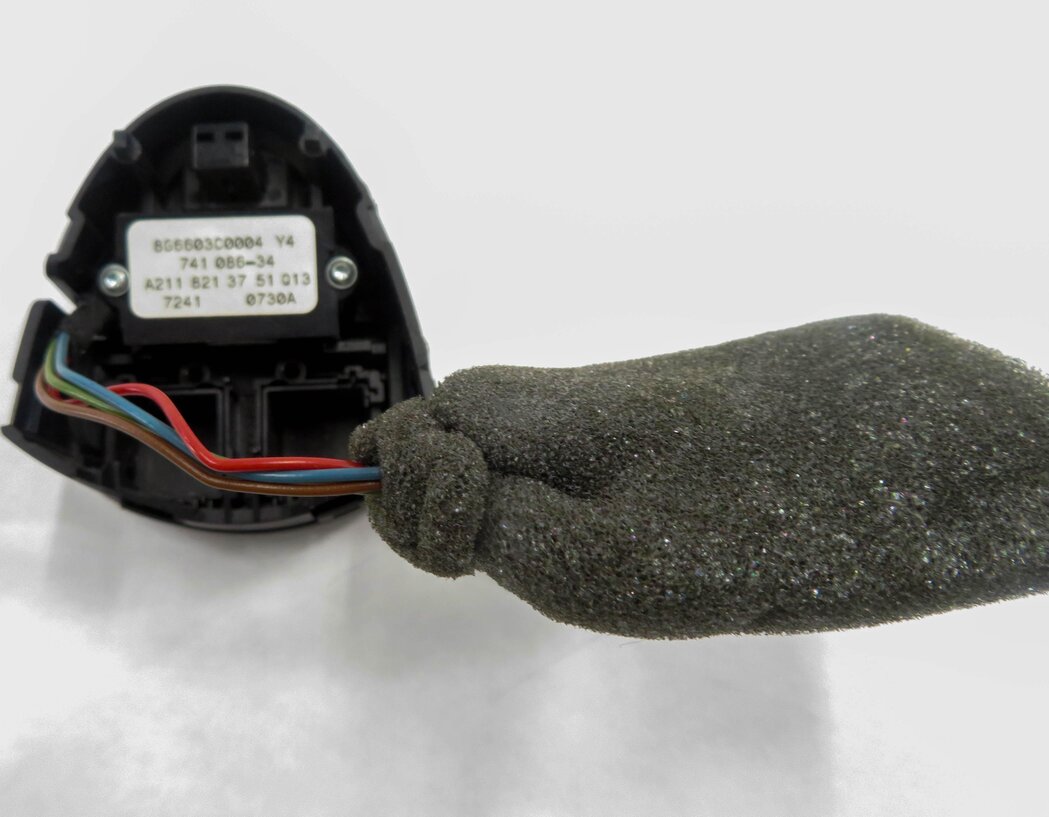 Thumbnail 7: 2008 MERCEDES CLS63 AMG (C219) SOS SWITCH BUTTON