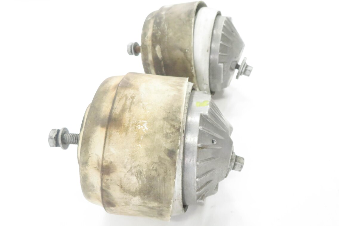 Thumbnail 4: 2008 MERCEDES CLS63 AMG (C219) 6.3L M156 ENGINE - LEFT & RIGHT MOTOR MOUNT SET-2