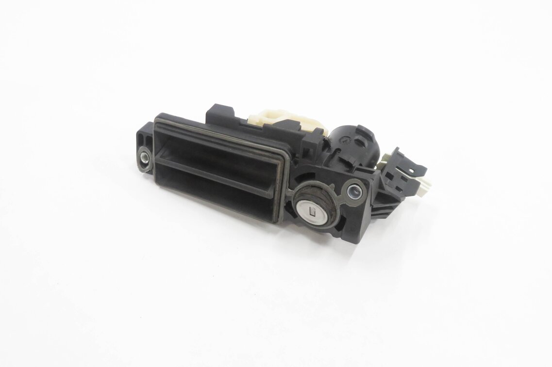 2008 MERCEDES CLS63 AMG (C219) REAR TRUNK RELEASE HANDLE (DOES NOT INCLUDE KEY)