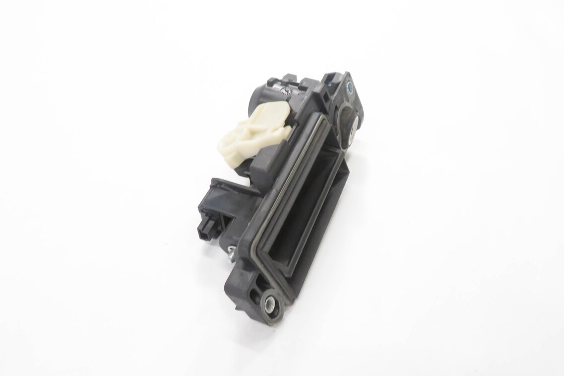 Thumbnail 4: 2008 MERCEDES CLS63 AMG (C219) REAR TRUNK RELEASE HANDLE (DOES NOT INCLUDE KEY)
