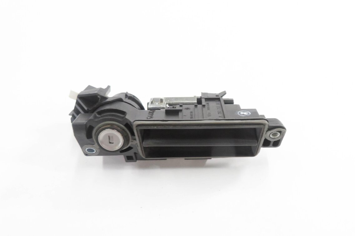Thumbnail 6: 2008 MERCEDES CLS63 AMG (C219) REAR TRUNK RELEASE HANDLE (DOES NOT INCLUDE KEY)