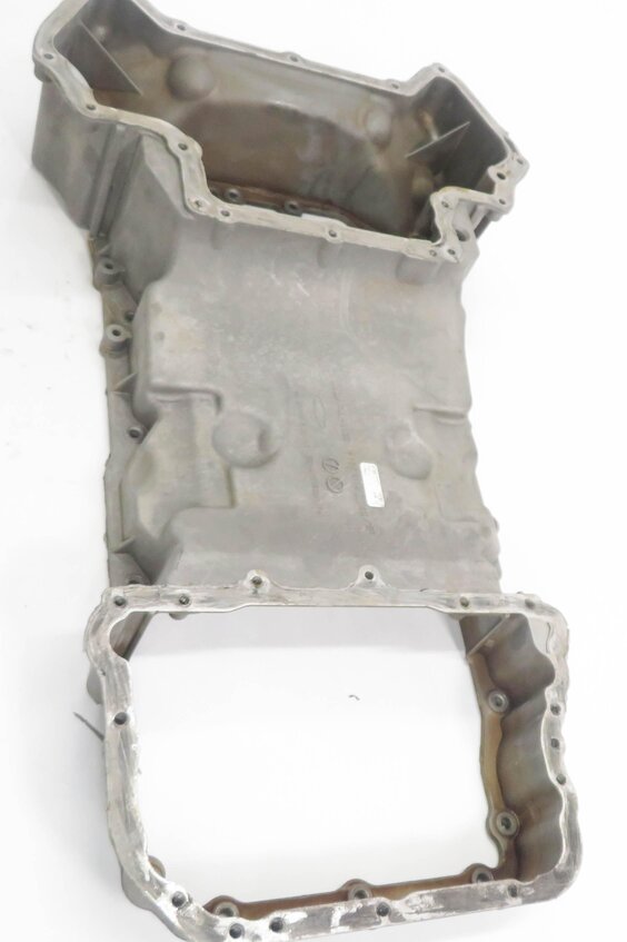 Thumbnail 3: 2007-2015 MERCEDES C63 E63 SL63 CLK63 CLS63 AMG - 6.3L V8 UPPER ENGINE OIL PAN