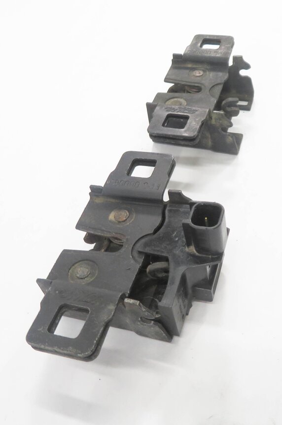 Thumbnail 3: 2006 RANGE ROVER SPORT (L320) FRONT LEFT & RIGHT LOWER HOOD LOCK LATCH SET-2