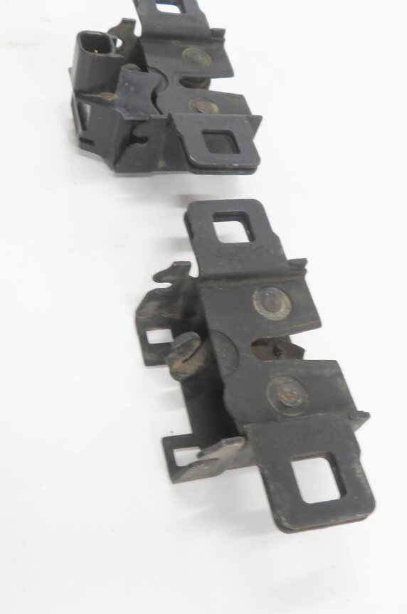 Thumbnail 4: 2006 RANGE ROVER SPORT (L320) FRONT LEFT & RIGHT LOWER HOOD LOCK LATCH SET-2