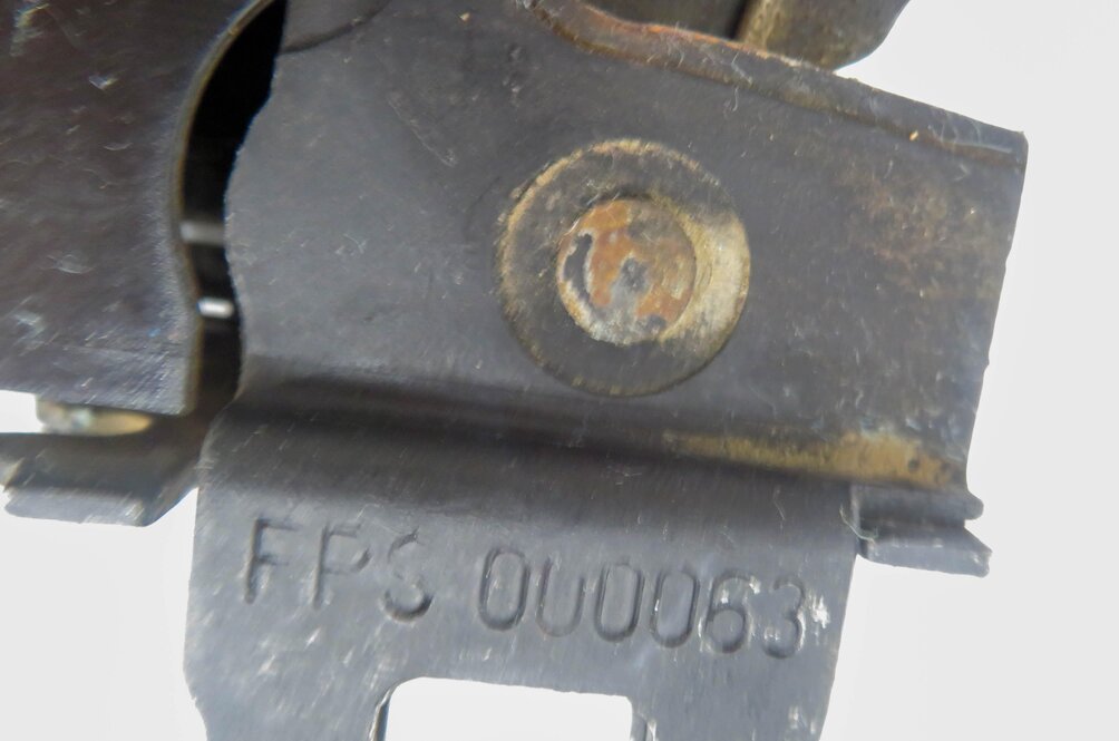 Thumbnail 7: 2006 RANGE ROVER SPORT (L320) FRONT LEFT & RIGHT LOWER HOOD LOCK LATCH SET-2
