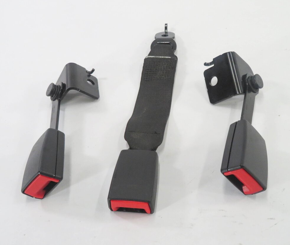 Thumbnail 2: 2011 BMW 750i (F01) REAR SEAT SEATBELT BUCKLE RECEIVER SET-3 (BLACK)