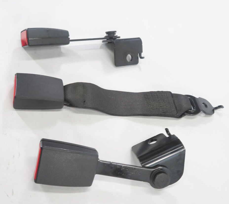 Thumbnail 3: 2011 BMW 750i (F01) REAR SEAT SEATBELT BUCKLE RECEIVER SET-3 (BLACK)