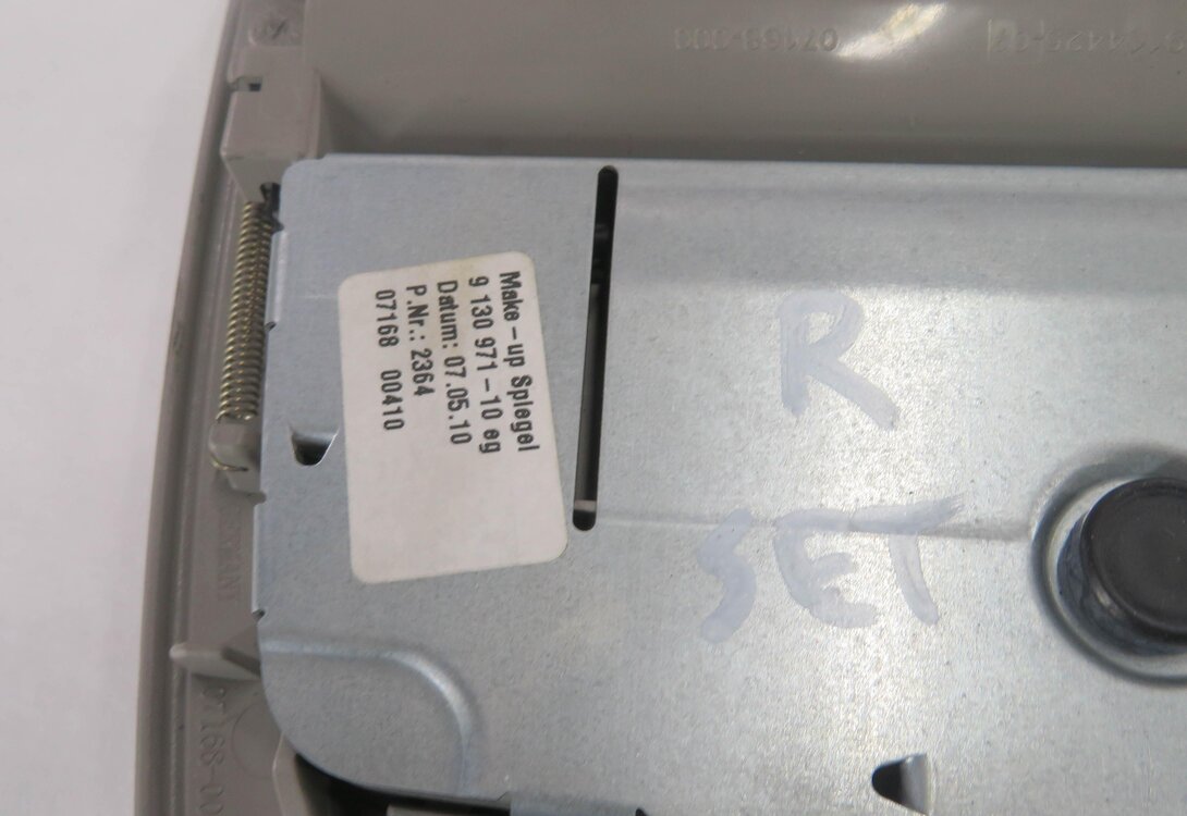 Thumbnail 10: 2011 BMW 750i (F01) REAR LEFT & RIGHT VANITY DOME LIGHT LAMP MIRROR SET-2 (GRAY)