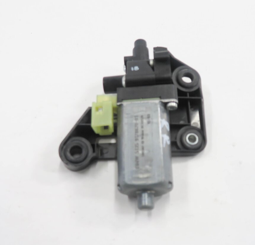 Thumbnail 6: 2011 BMW 750i (F01) RIGHT REAR DOOR POWER WINDOW SHADE MOTOR
