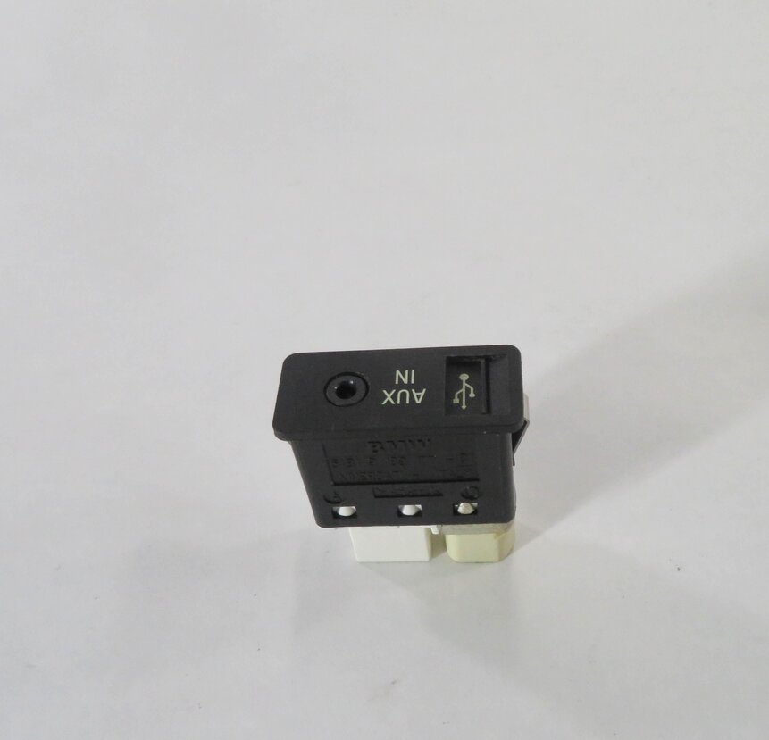 Thumbnail 4: 2011 BMW 750i (F01) RADIO STEREO AUX AUXILIARY AUDIO IN INPUT JACK w/ USB