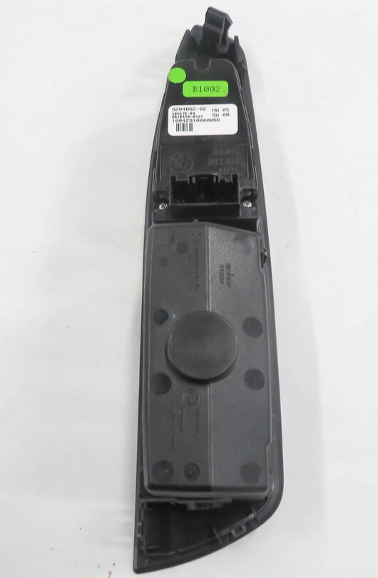 Thumbnail 4: 2011 BMW 750i (F01) RIGHT REAR DOOR POWER WINDOW SWITCH w/ SHADE CONTROL (BLACK)