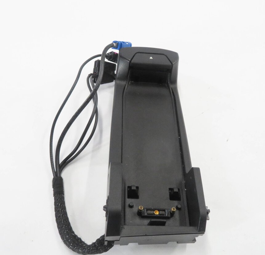 Thumbnail 5: 2011 BMW 750i (F01) FRONT CENTER CONSOLE CELL PHONE SNAP IN CRADLE