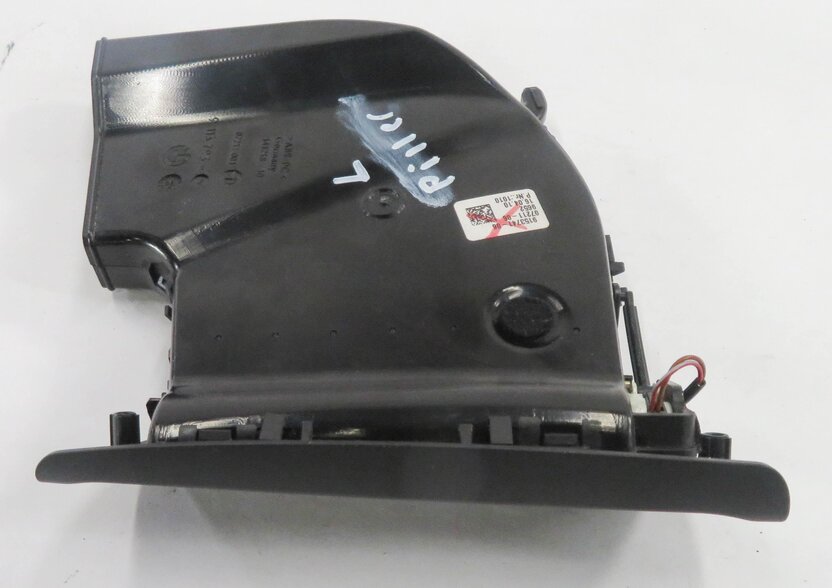 Thumbnail 6: 2011 BMW 750i (F01) LEFT REAR PILLAR HEATER A/C AIR VENT (BLACK)
