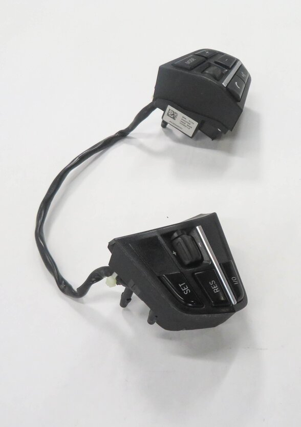 Thumbnail 4: 2011 BMW 750i (F01) STEERING CRUISE CONTROL RADIO PHONE SWITCH BUTTON SET