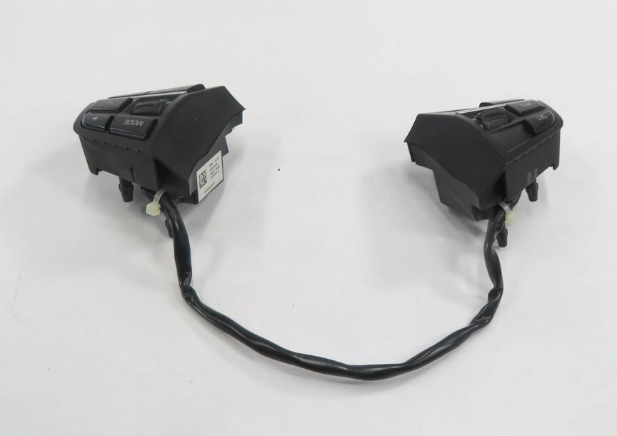 Thumbnail 5: 2011 BMW 750i (F01) STEERING CRUISE CONTROL RADIO PHONE SWITCH BUTTON SET