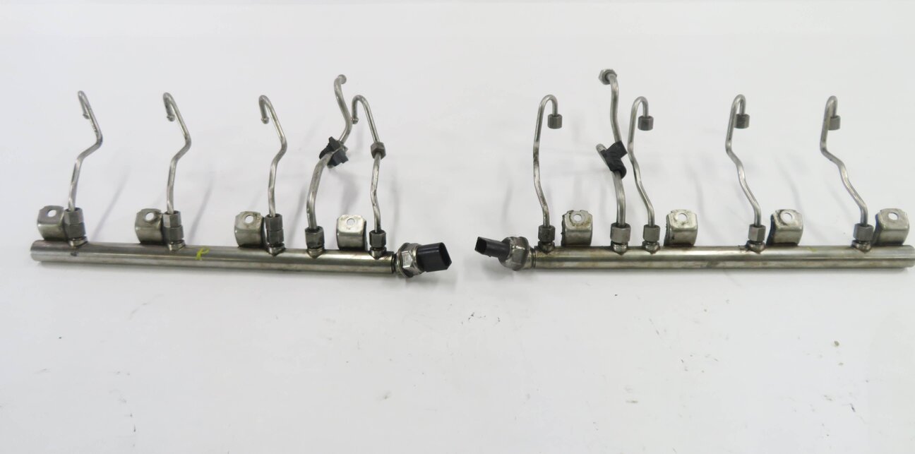 Thumbnail 2: 2011 BMW 750i (F01) 4.4L N63 TWIN TURBO ENGINE - FUEL RAIL SET-2