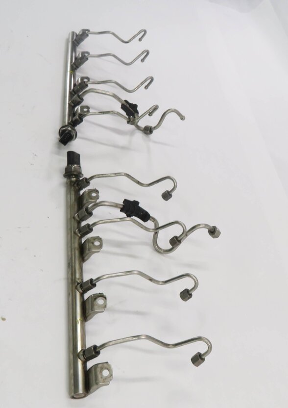 Thumbnail 3: 2011 BMW 750i (F01) 4.4L N63 TWIN TURBO ENGINE - FUEL RAIL SET-2