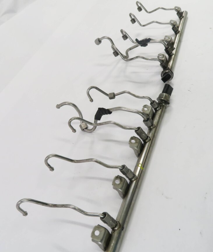Thumbnail 4: 2011 BMW 750i (F01) 4.4L N63 TWIN TURBO ENGINE - FUEL RAIL SET-2