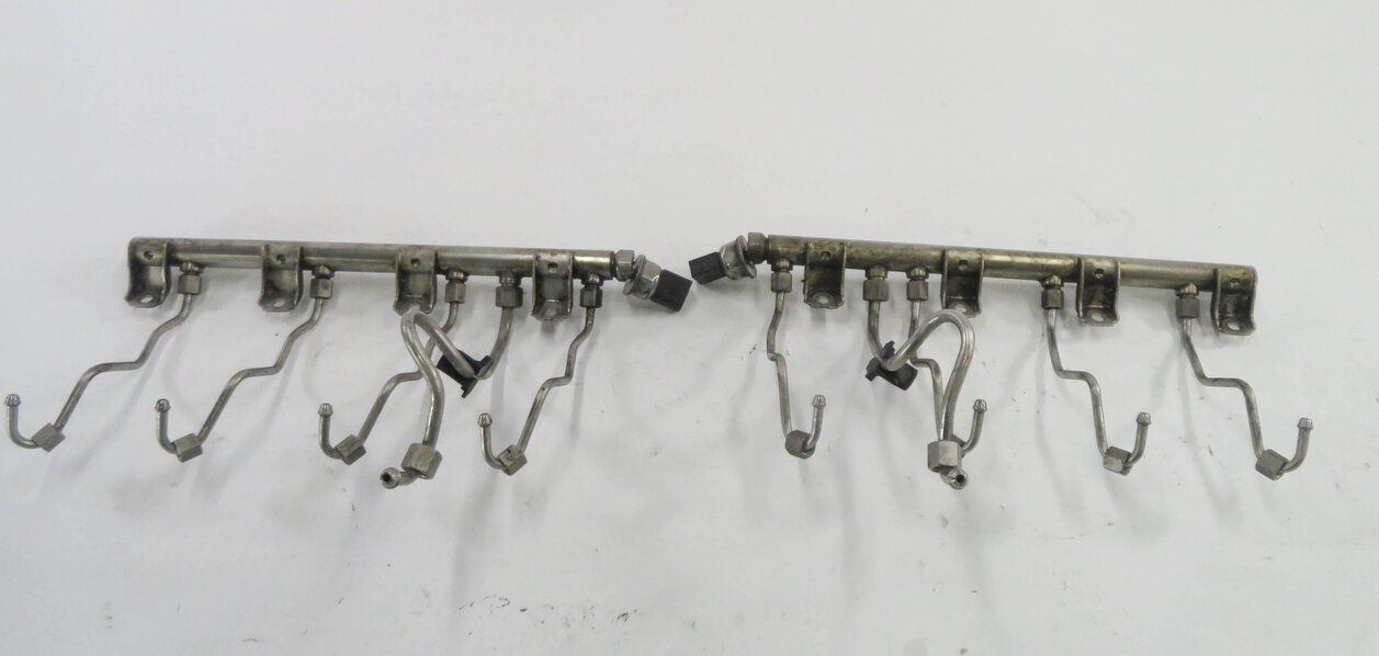 Thumbnail 5: 2011 BMW 750i (F01) 4.4L N63 TWIN TURBO ENGINE - FUEL RAIL SET-2