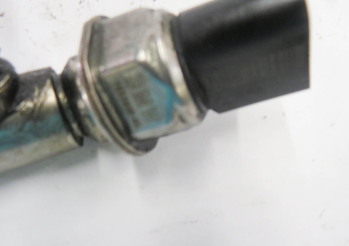 Thumbnail 6: 2011 BMW 750i (F01) 4.4L N63 TWIN TURBO ENGINE - FUEL RAIL SET-2