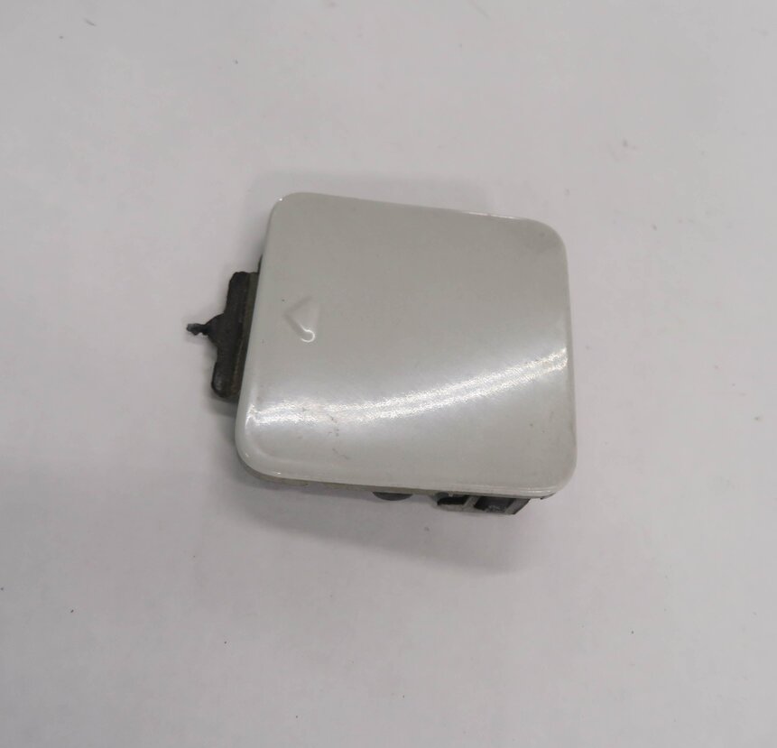 Thumbnail 3: 2011 BMW 750i (F01) REAR TOWING EYE TOW HOOK COVER TRIM CAP (MINERAL WHITE A96)