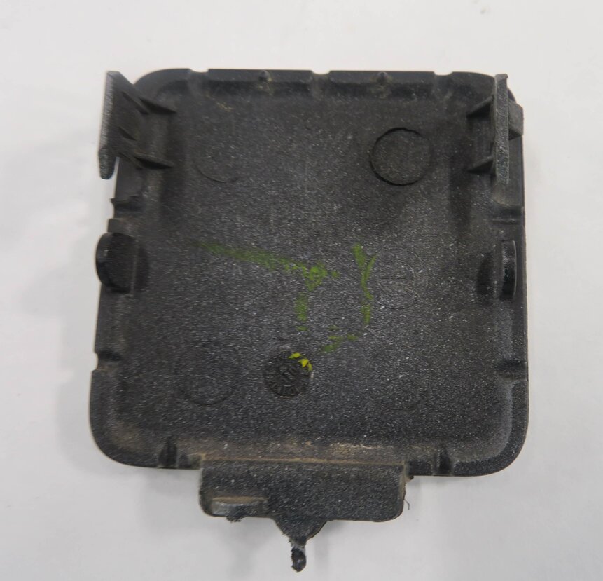 Thumbnail 6: 2011 BMW 750i (F01) REAR TOWING EYE TOW HOOK COVER TRIM CAP (MINERAL WHITE A96)