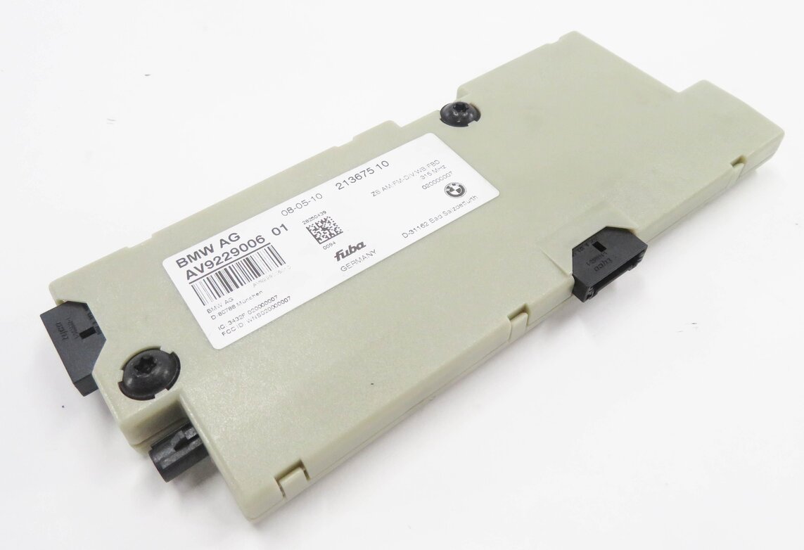 2011 BMW 750i (F01) RADIO STEREO DIVERSITY ANTENNA AMPLIFIER MODULE