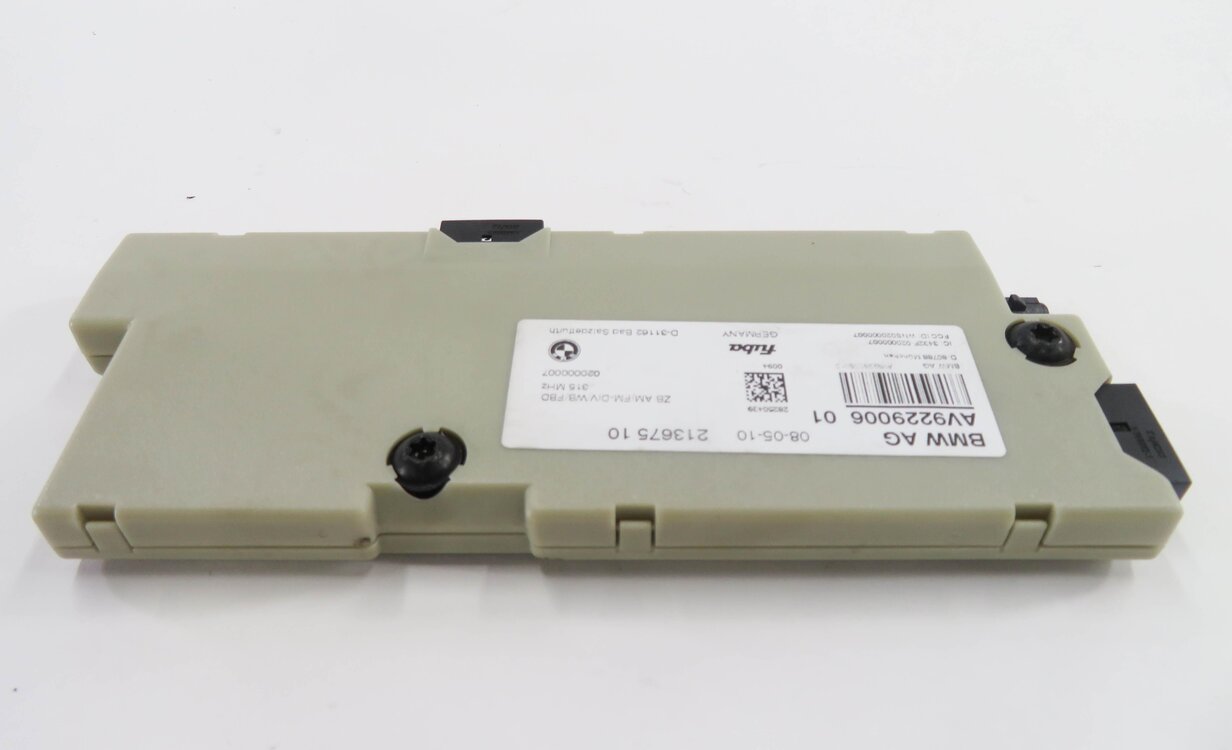 Thumbnail 4: 2011 BMW 750i (F01) RADIO STEREO DIVERSITY ANTENNA AMPLIFIER MODULE