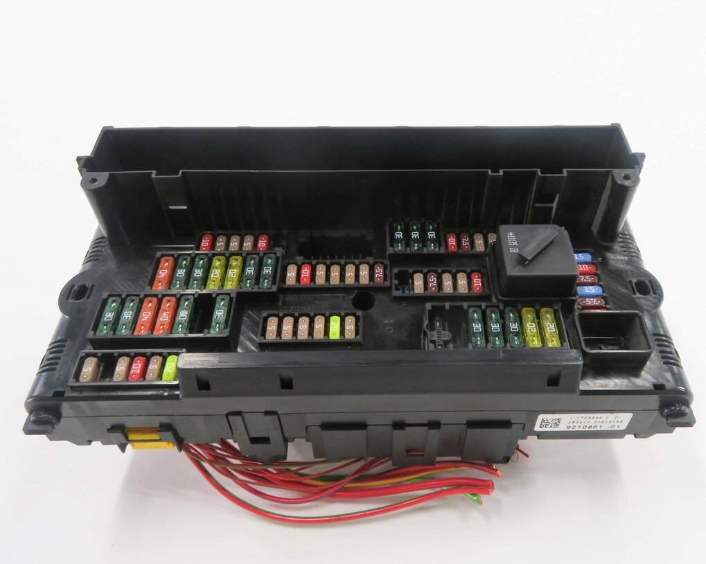 2011 BMW 750i (F01) FRONT POWER DISTRIBUTION FUSE BOX