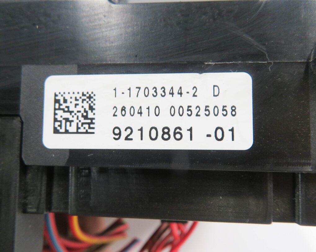 Thumbnail 5: 2011 BMW 750i (F01) FRONT POWER DISTRIBUTION FUSE BOX