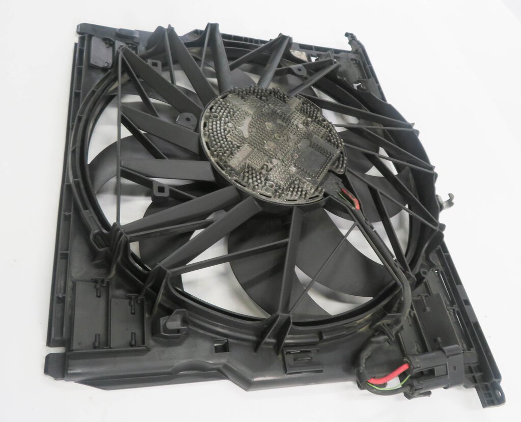 Thumbnail 2: 2010-2018 BMW 550i 550iGT 650i 750i B7 (F01 F06 F10) 850w RADIATOR COOLING FAN