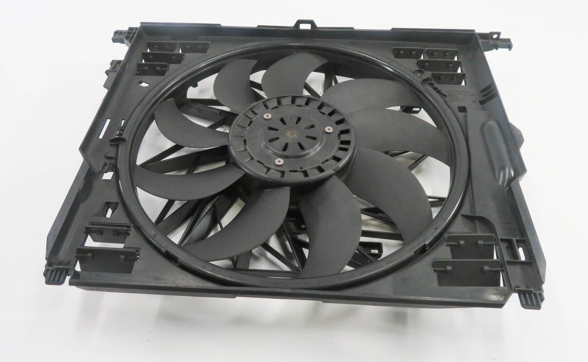 Thumbnail 5: 2010-2018 BMW 550i 550iGT 650i 750i B7 (F01 F06 F10) 850w RADIATOR COOLING FAN