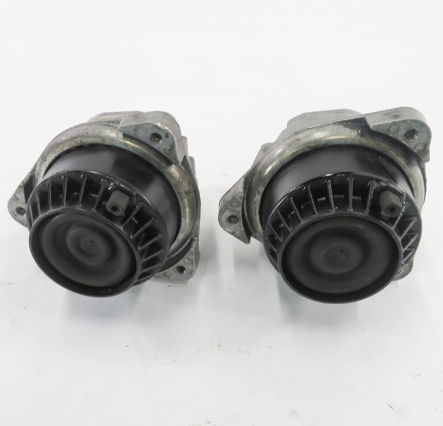 Thumbnail 2: 2011 BMW 750i (F01) 4.4L N63 TWIN TURBO ENGINE - LEFT & RIGHT MOTOR MOUNT SET-2