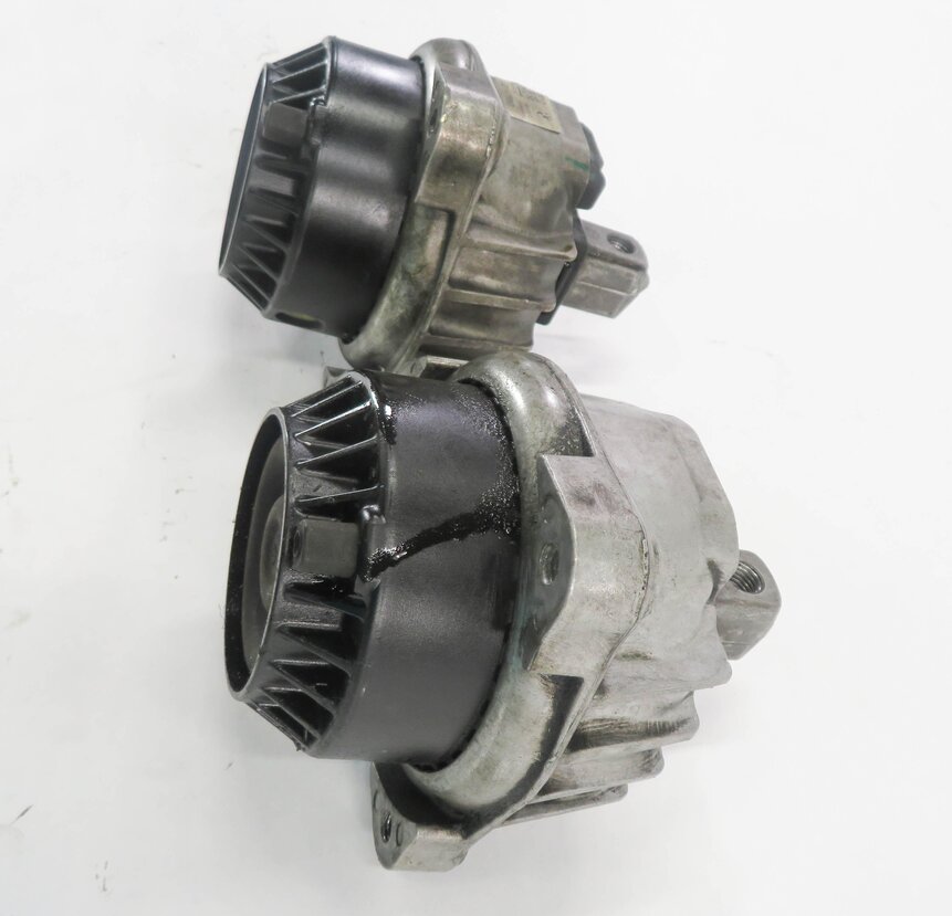 Thumbnail 3: 2011 BMW 750i (F01) 4.4L N63 TWIN TURBO ENGINE - LEFT & RIGHT MOTOR MOUNT SET-2