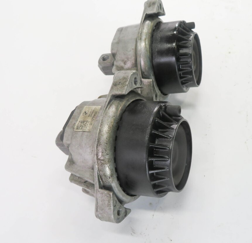 Thumbnail 4: 2011 BMW 750i (F01) 4.4L N63 TWIN TURBO ENGINE - LEFT & RIGHT MOTOR MOUNT SET-2