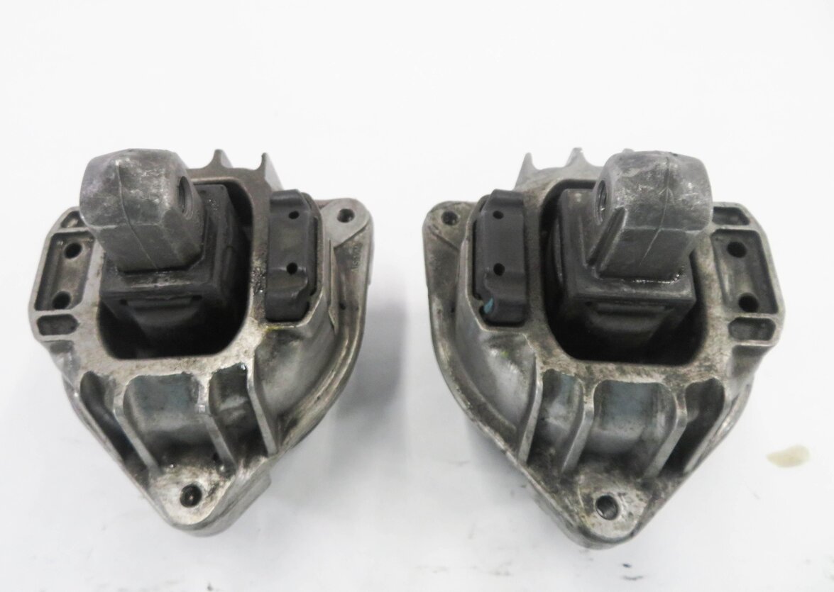 Thumbnail 6: 2011 BMW 750i (F01) 4.4L N63 TWIN TURBO ENGINE - LEFT & RIGHT MOTOR MOUNT SET-2