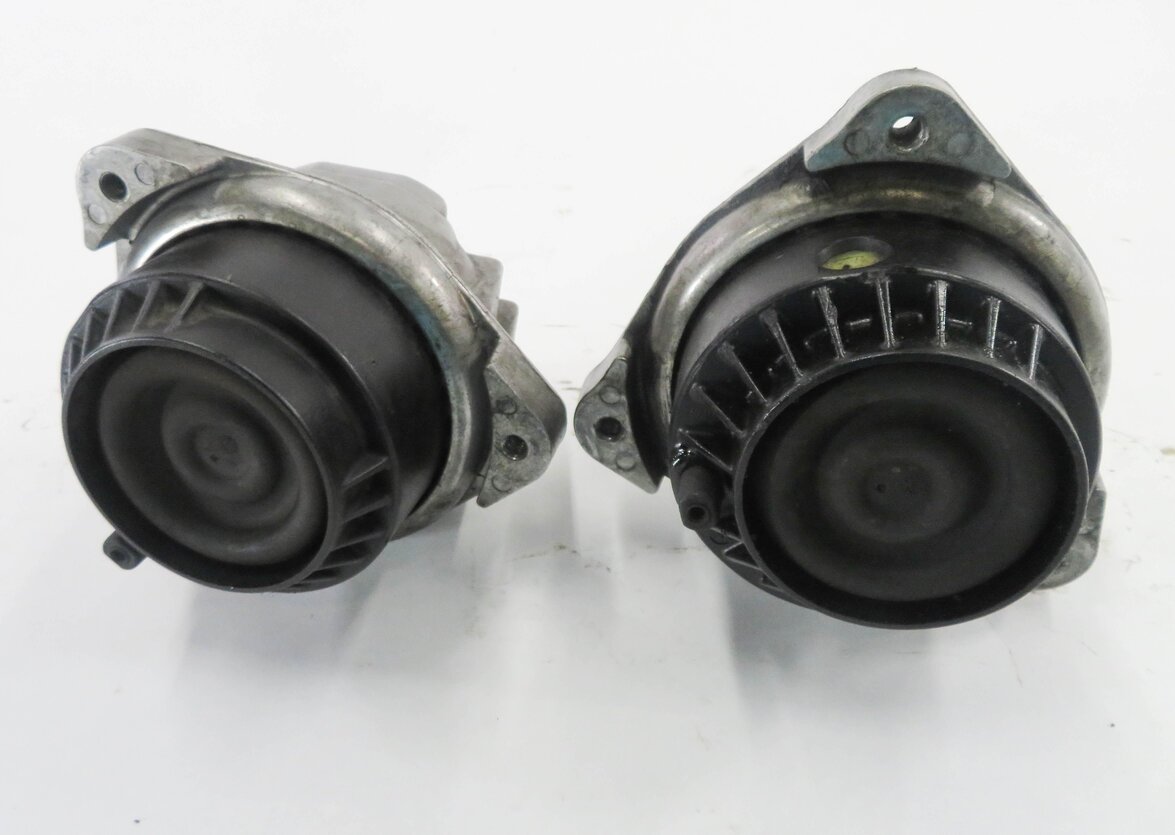 Thumbnail 7: 2011 BMW 750i (F01) 4.4L N63 TWIN TURBO ENGINE - LEFT & RIGHT MOTOR MOUNT SET-2