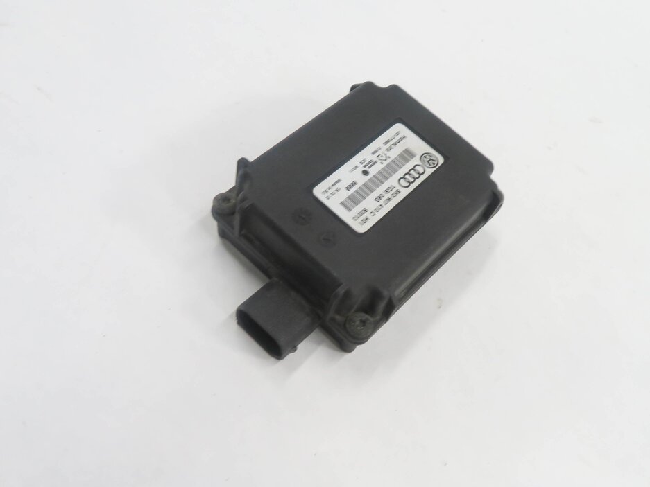 Thumbnail 1: 2013 AUDI Q7 (4L) HOMELINK GARAGE DOOR OPENER CONTROL MODULE