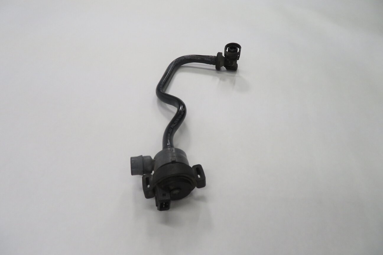 Thumbnail 3: 2014 BMW 750i (F01) 4.4L N63 - LEFT ENGINE FUEL TANK BREATHER VENT PURGE VALVE