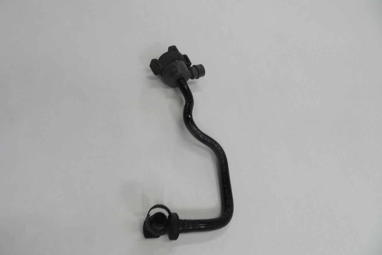 Thumbnail 4: 2014 BMW 750i (F01) 4.4L N63 - LEFT ENGINE FUEL TANK BREATHER VENT PURGE VALVE