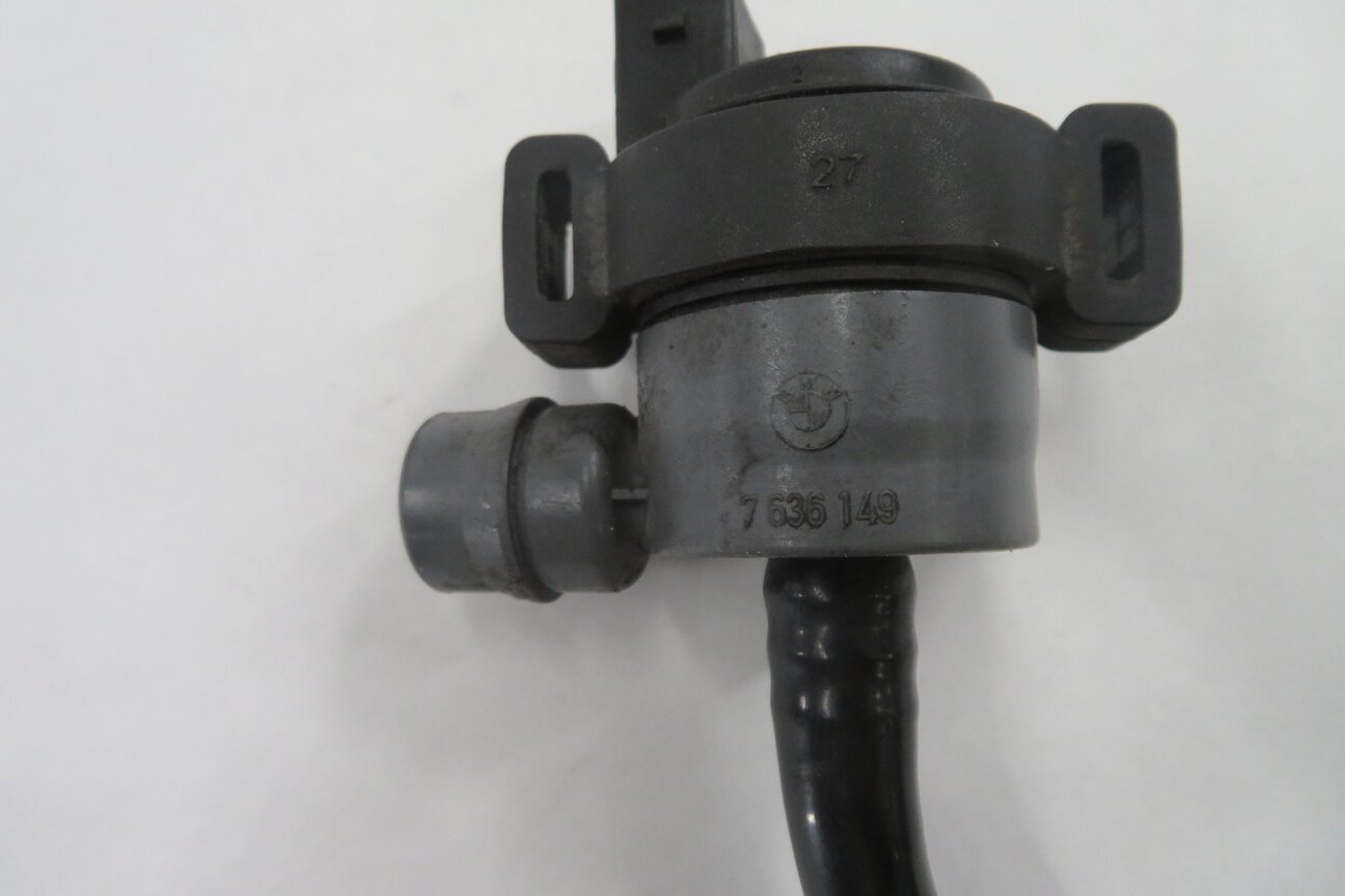 Thumbnail 6: 2014 BMW 750i (F01) 4.4L N63 - LEFT ENGINE FUEL TANK BREATHER VENT PURGE VALVE