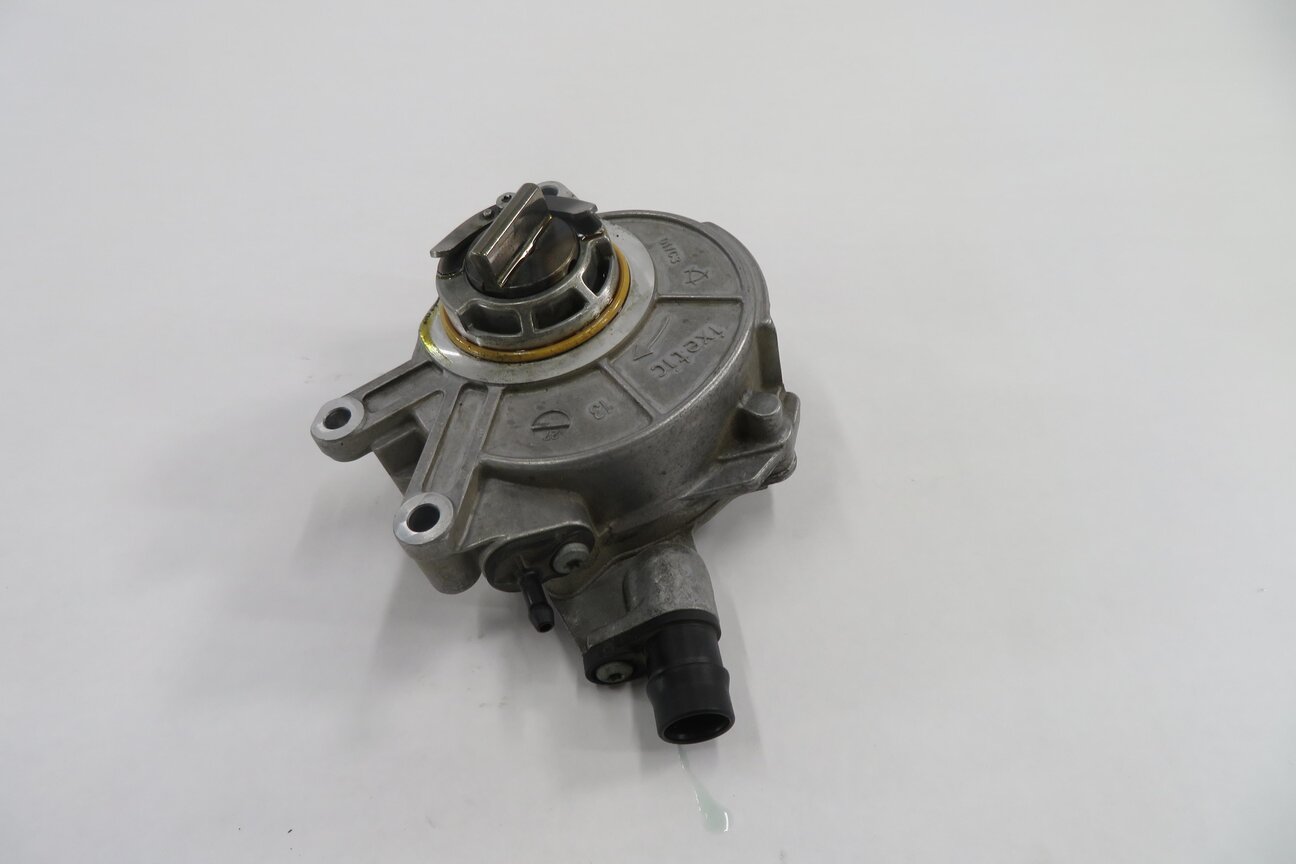Thumbnail 2: 2010-2017 BMW 550i 650i 750i M5 M6 X5 X6 - 4.4L V8 TWIN TURBO BRAKE VACUUM PUMP