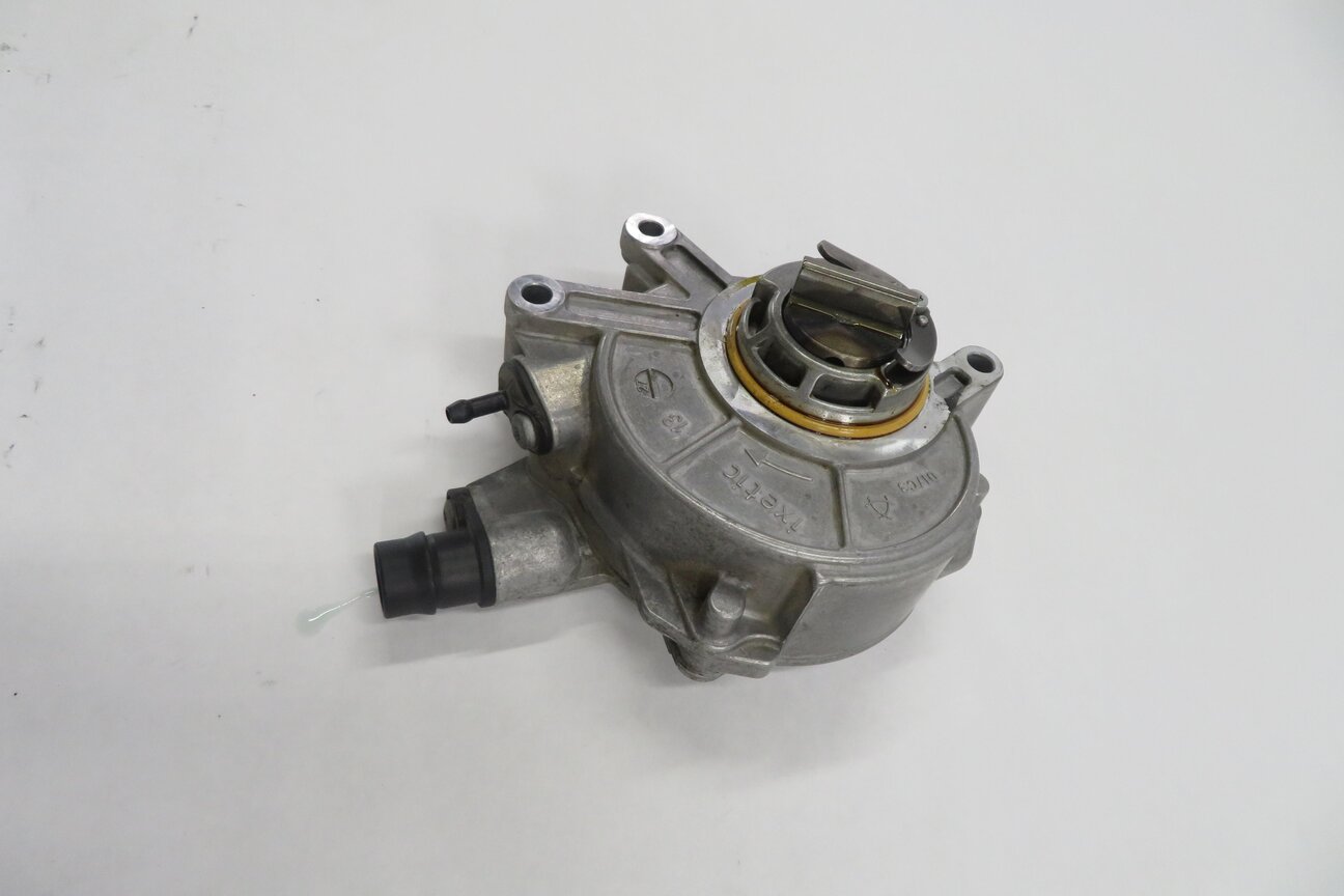 Thumbnail 3: 2010-2017 BMW 550i 650i 750i M5 M6 X5 X6 - 4.4L V8 TWIN TURBO BRAKE VACUUM PUMP