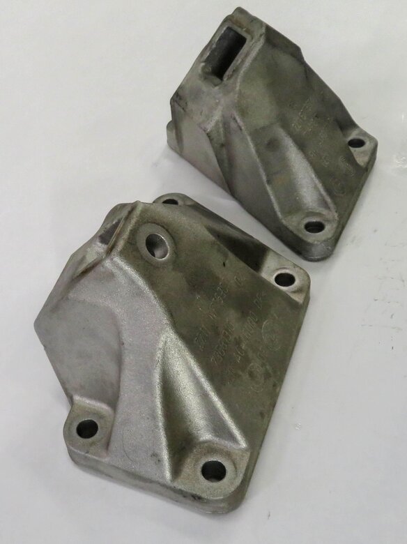 Thumbnail 4: 2014 BMW 750i (F01) 4.4L N63 - LEFT & RIGHT ENGINE MOTOR MOUNT BRACKET SET-2