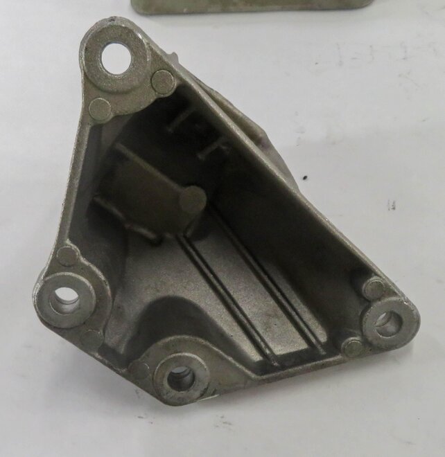 Thumbnail 6: 2014 BMW 750i (F01) 4.4L N63 - LEFT & RIGHT ENGINE MOTOR MOUNT BRACKET SET-2