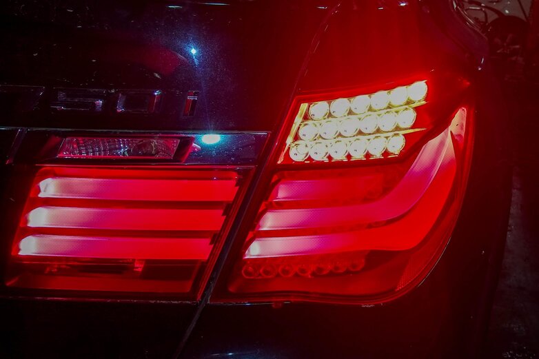 Thumbnail 2: 13-15 BMW 740i 750i 760i (F01 F02 F04) RIGHT - INNER TRUNK TAILLIGHT LIGHT LAMP
