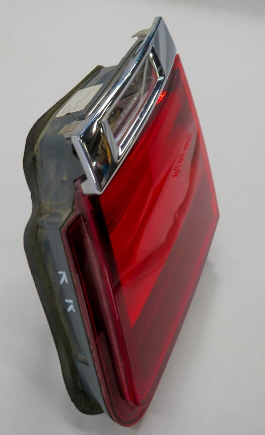 Thumbnail 4: 13-15 BMW 740i 750i 760i (F01 F02 F04) RIGHT - INNER TRUNK TAILLIGHT LIGHT LAMP